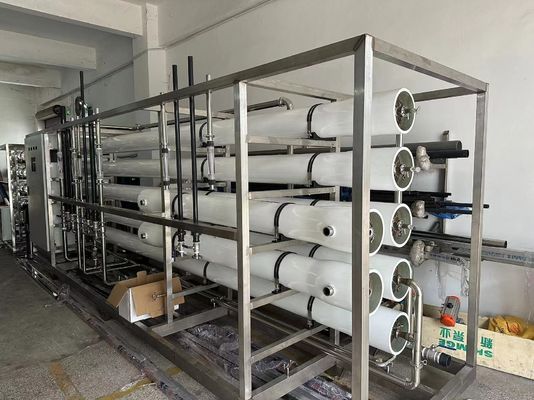 अच्छी कीमत स्टेनलेस स्टील रिवर्स ऑस्मोसिस जल उपचार प्रणाली अनुकूलन योग्य 380/440V ऑनलाइन