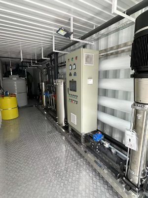 अच्छी कीमत 25m3 प्रति घंटा कंटेनर आरओ सिस्टम के साथ Grundfos / CNP पंप ऑनलाइन
